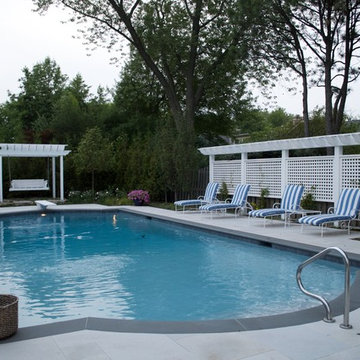 Poolside Lounge