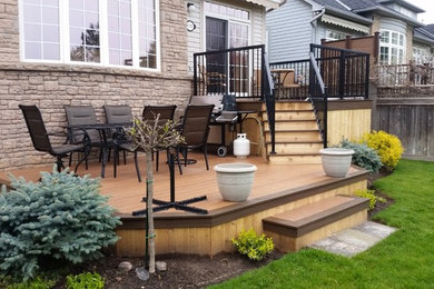 Inspiration for a mid-sized modern backyard deck remodel in Toronto with no cover