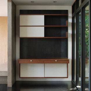 Inspiration for a modern home office and library in San Francisco.