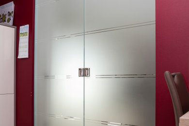 Einbauschrank mit Glasfront