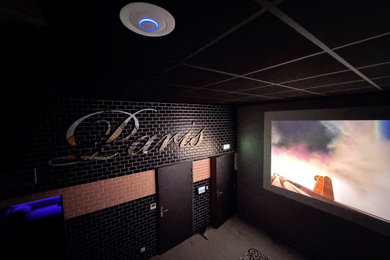 ボルドーにあるエクレクティックスタイルのおしゃれなシアタールームの写真