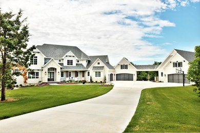 Example of a classic exterior home design in Kansas City
