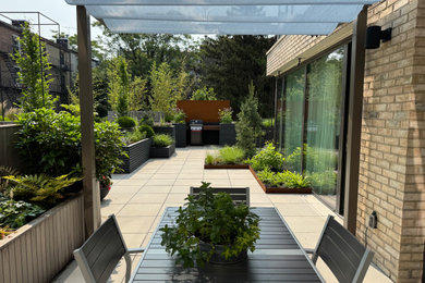 Inspiration for a modern landscaping in New York.