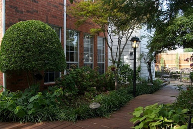 This is an example of a traditional side yard landscaping in Dallas with decking.