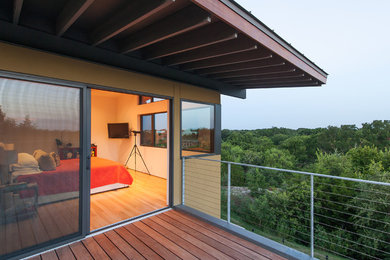 This is an example of a midcentury deck in Dallas.