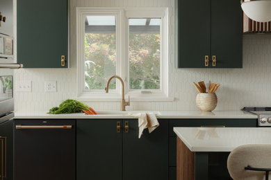 Transitional kitchen photo in Louisville