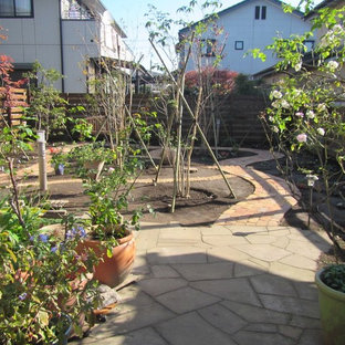 他の地域のモダンスタイルのおしゃれな庭 (半日向、天然石敷き) の写真