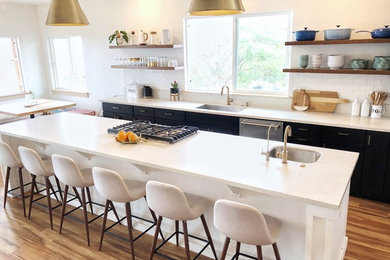 Example of a trendy kitchen design in Hawaii