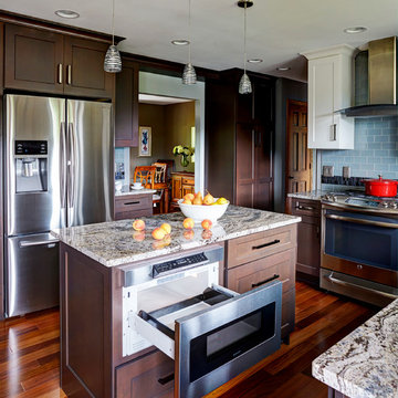 Contemporary Hubertus Kitchen