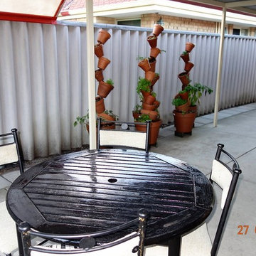 After: Outdoor dining & vertical garden