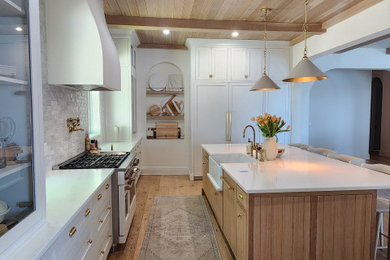 Inspiration for a transitional kitchen remodel in Jacksonville