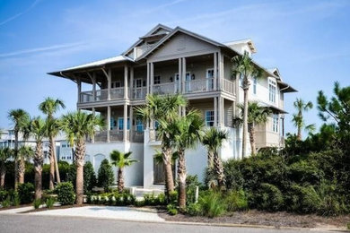 Example of an exterior home design in Miami
