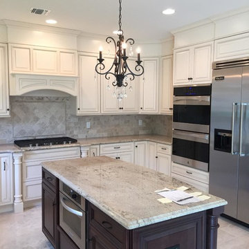 Fabuwood Wellington Ivory with Astoria Granite
