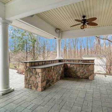 Outdoor wet bar
