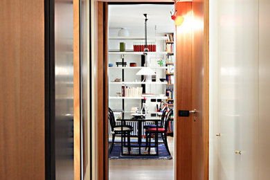 Foto di un grande ingresso o corridoio design con parquet chiaro