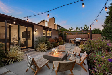 Example of a trendy patio design