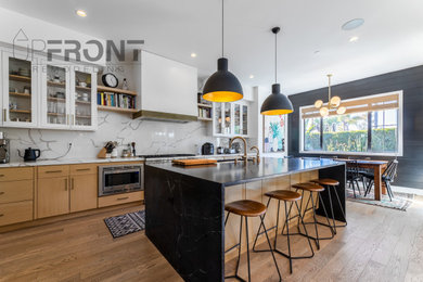 Example of a kitchen design in Los Angeles