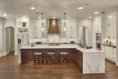 Home design - transitional home design idea in Dallas