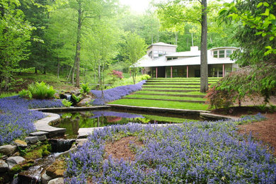Design ideas for a contemporary landscaping in Burlington.