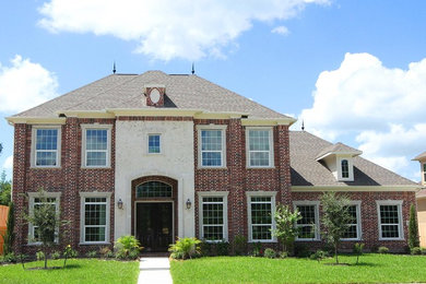 Traditional exterior home idea in Houston