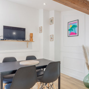 Séjour repas contemporain dans un duplex sous combles à Bordeaux
