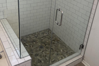 Example of a bathroom design in Los Angeles