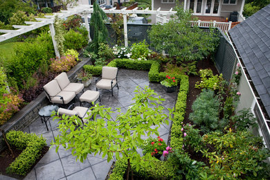 This is an example of a traditional landscaping in Seattle.