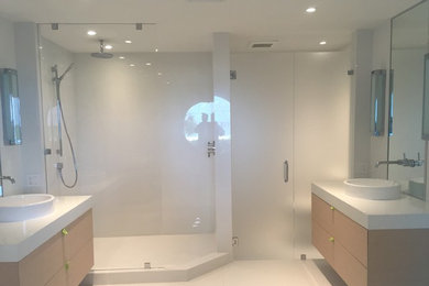 Example of a trendy bathroom design in Miami