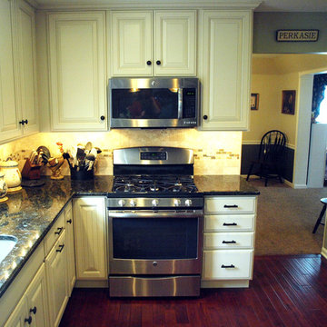 Builder's Grade Kitchen Gets an Upgrade