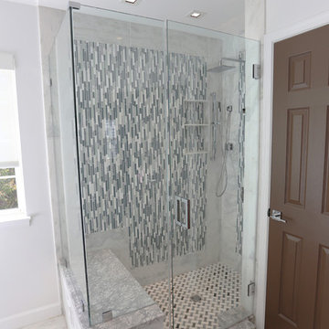 Muntzer Residence Bright Master Bathroom