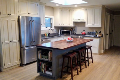 Kitchen - traditional kitchen idea in Other