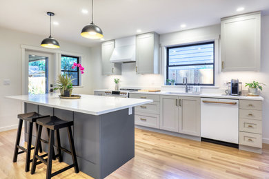 Inspiration for a modern kitchen remodel in Seattle