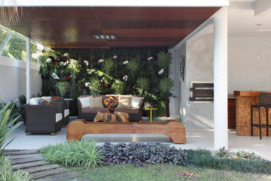 Example of a minimalist patio design in Miami