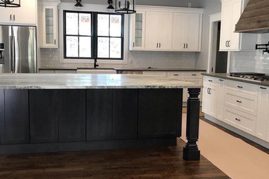 Example of a farmhouse kitchen design in New York
