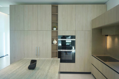 Kitchen - modern kitchen idea in San Francisco