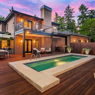 Oberirdischer, Mittelgroßer Moderner Pool hinter dem Haus in rechteckiger Form mit Dielen in Seattle