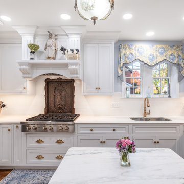 Traditional Compact Chef inspired Kitchen