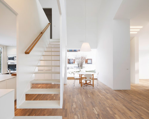 Geräumige Moderne Treppen Ideen, Design & Bilder | Houzz