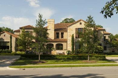 Example of an exterior home design in Dallas