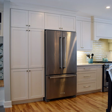 Transitional Kitchen in Ottawa, Ontario