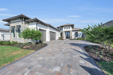 Exterior home idea in Tampa