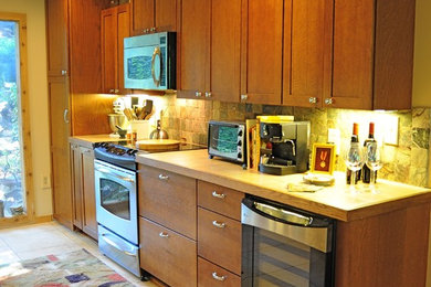 Example of a classic kitchen design in Little Rock