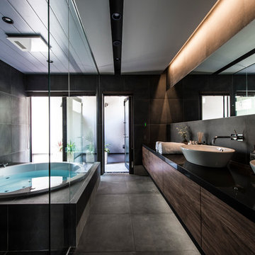 内に開かれた中庭のある暮らし