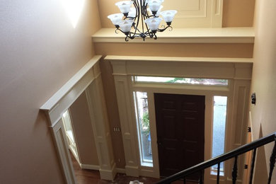 Example of a classic entryway design in Miami