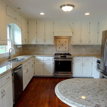 Sugar Grove // Traditional Refinished Kitchen