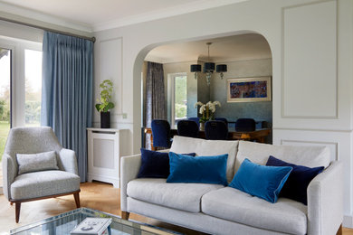 Design ideas for a traditional living room in Surrey.