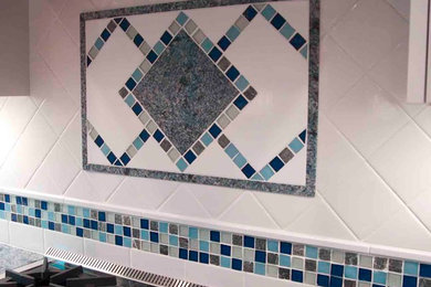 Kitchen - traditional kitchen idea in San Francisco