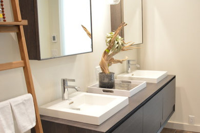 Inspiration for a contemporary bathroom remodel in Los Angeles