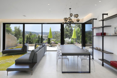 Minimalist dining room photo in Tel Aviv