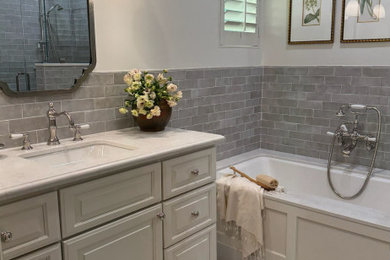 Inspiration for a transitional bathroom remodel in Los Angeles